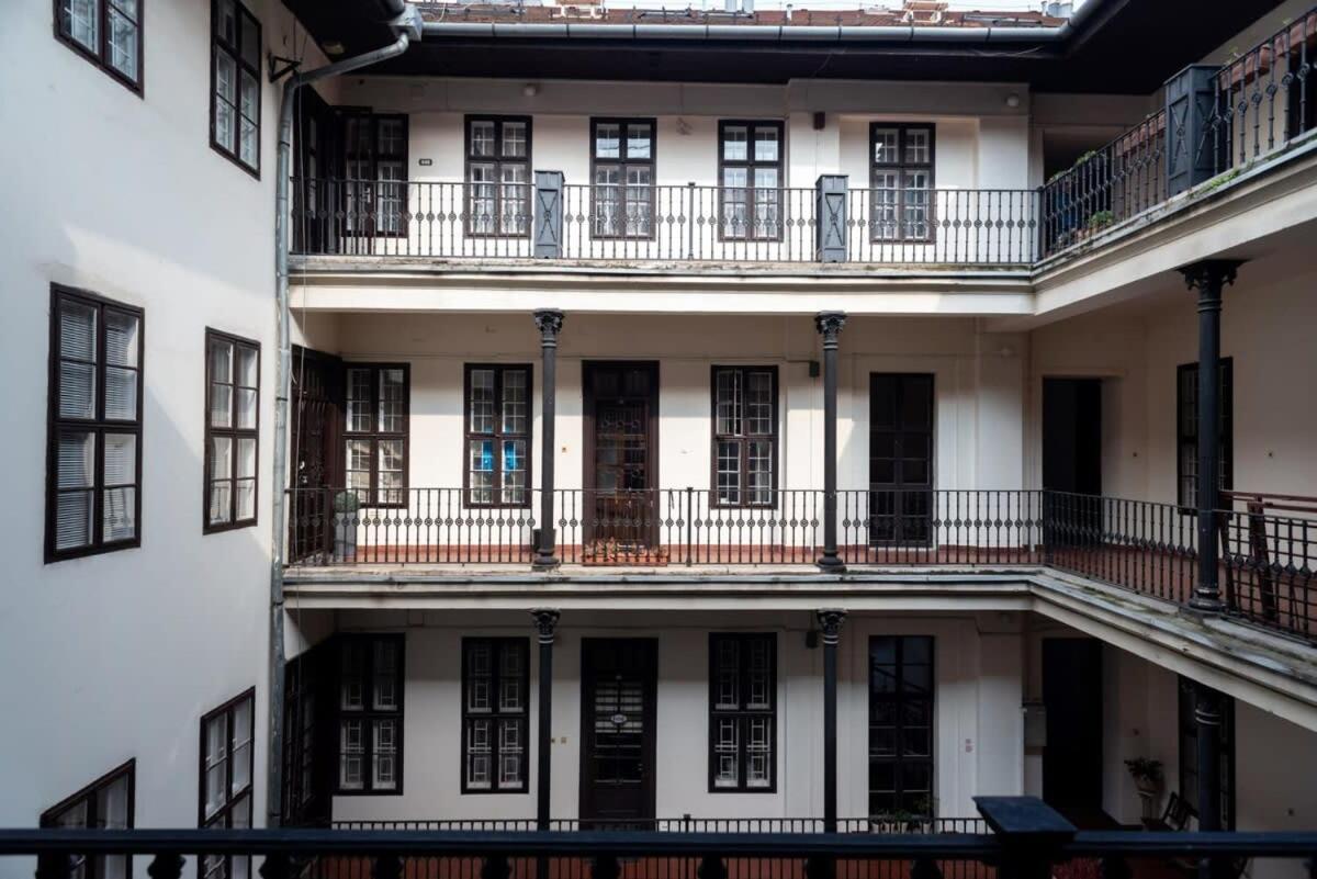 Lovely Downtown Apartment Close To The Basilica Будапешт Екстер'єр фото